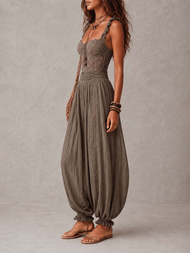 Wanda · Completo con bandeau in pizzo grigio e pantaloni harem in cotone plissettato