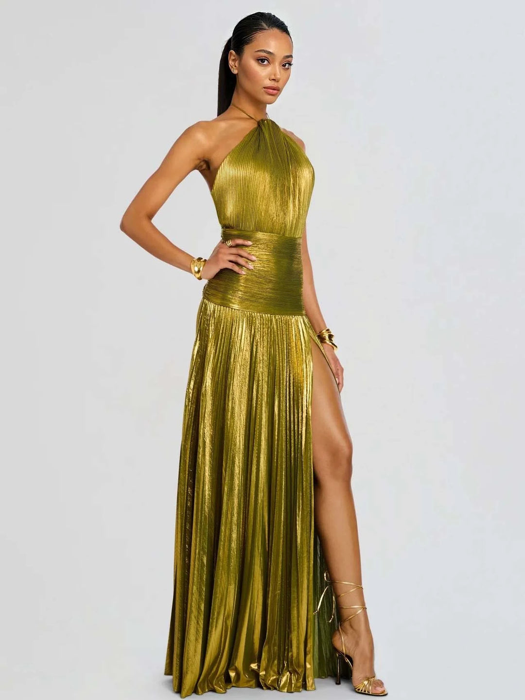 Elegante Abito Maxi Plissettato Metallizzato con Scollo Halter