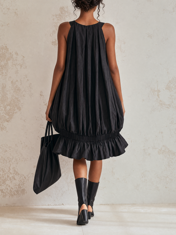 Giovanna | Vestito midi nero a palloncino senza maniche con vita elasticizzata e orlo a volant