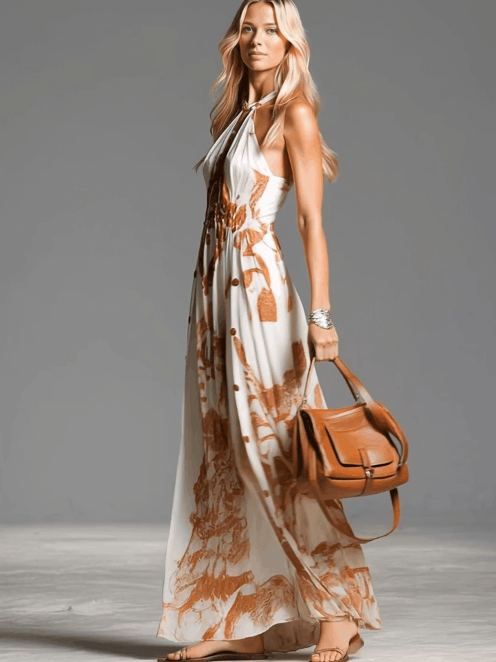 Beatrice ¦ Abito lungo vintage bohemiano con scollo a halterneck, stampa western marrone su chiffon avorio, con spacchi