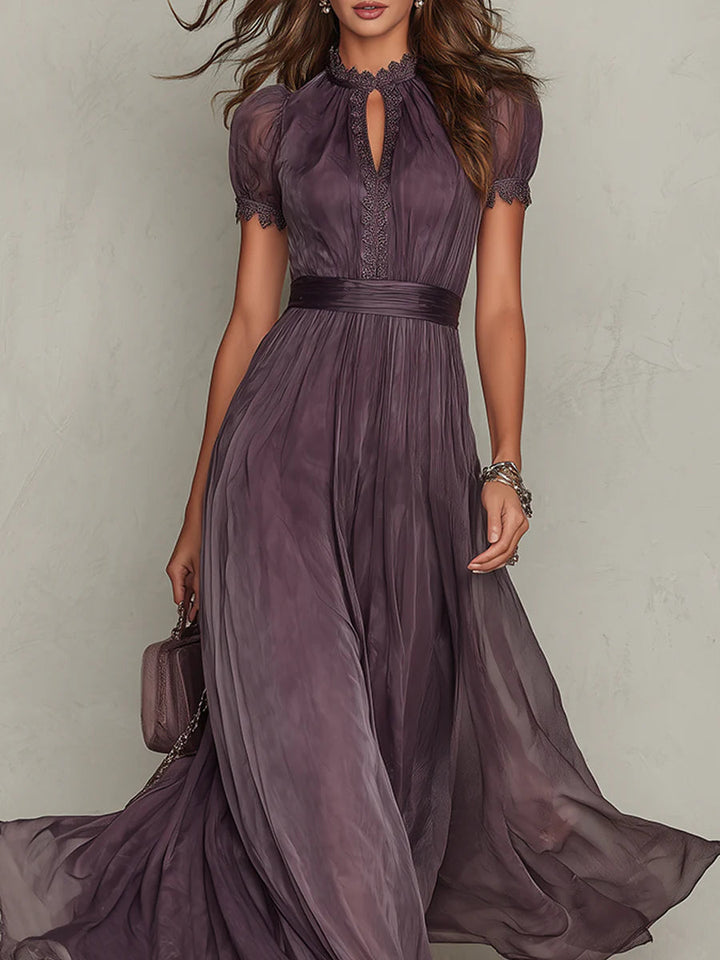 Abito Maxi in Chiffon con Collo a Chiave Viola e Bordo in Pizzo