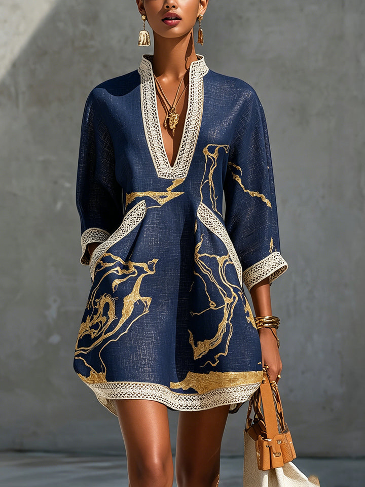 Cosette | Abito Mini in Pizzo All'uncinetto Blu Marino con Motivi Dorati e Scollo a V