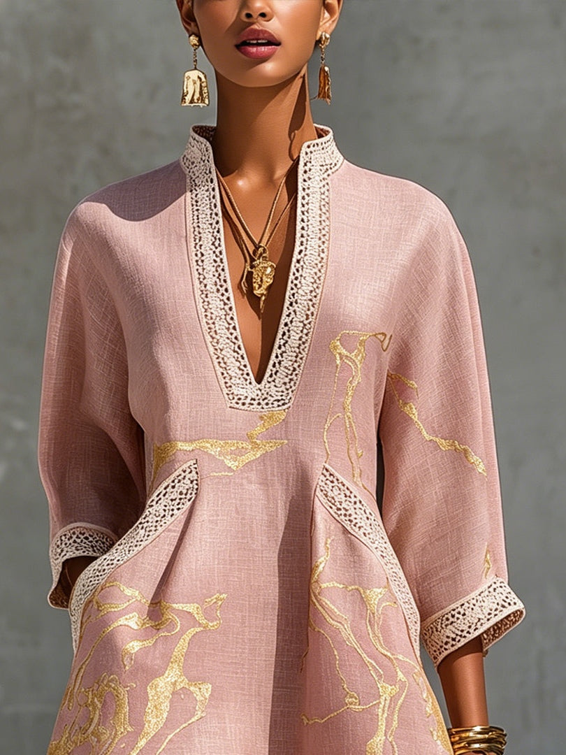 Ninon | Abito Mini in Pizzo all'Uncinetto Rosa con Motivi Dorati e Scollo a V