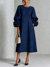 Abito Midi Blu Navy con Bottoni a Fiori e Maniche a Fiori Stravaganti